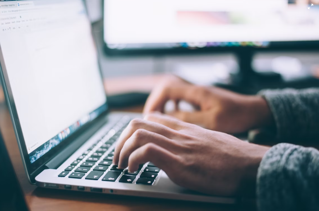 Manfaat dan Pentingnya Memiliki Website Profesional untuk UMKM di Era Digital