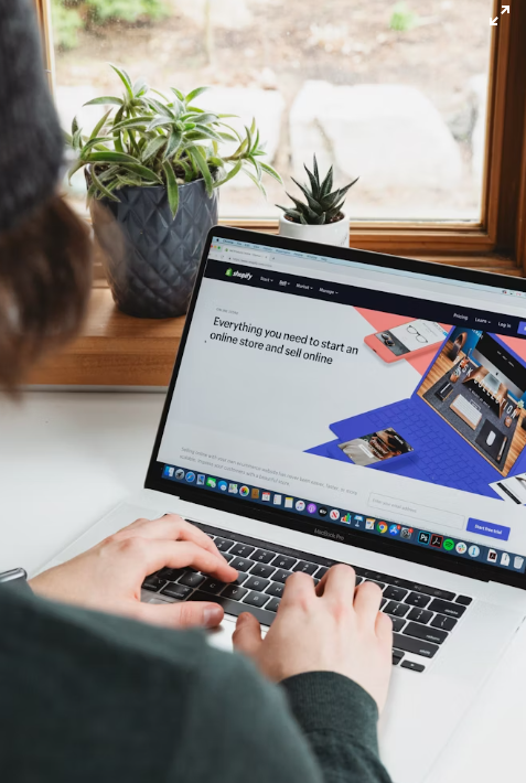 Gambar ilustrasi artikel: Checklist Sebelum Memilih Vendor Website Perusahaan - Arrazy Inovasi Teknologi