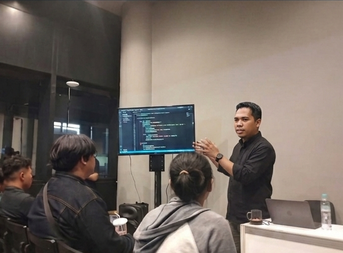 Sesi sharing dan code review tim Arrazy Inovasi Teknologi