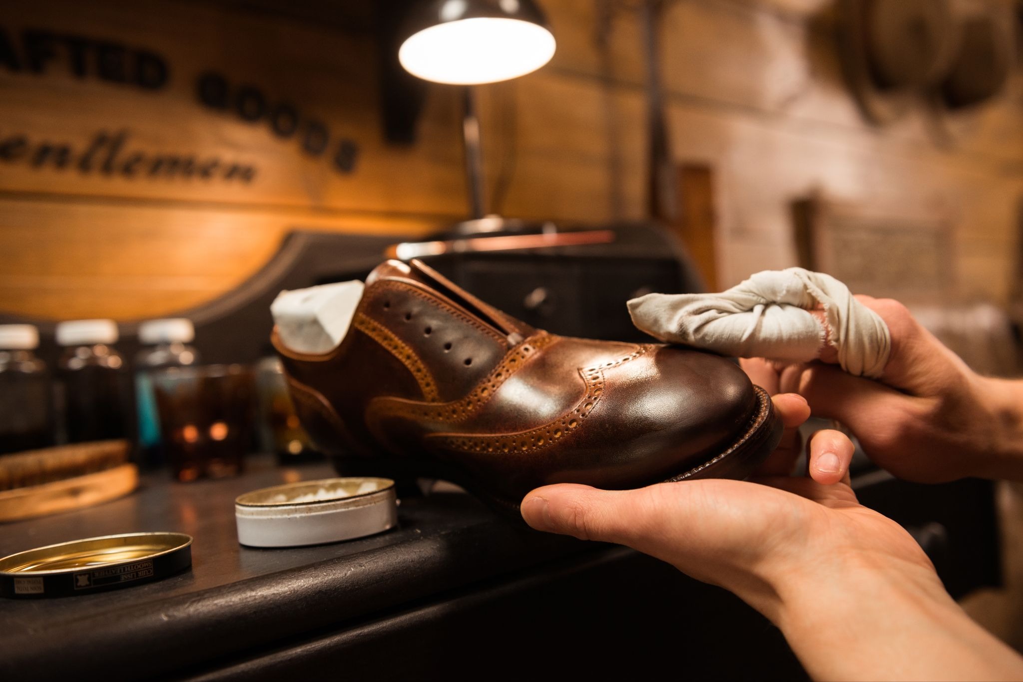 Gambar ilustrasi artikel: Sepatu Kesayangan Buluk? Ini Rekomendasi Cuci Sepatu Banyuwangi Terbaik di Washshoesclean.id, Bisa Gratis Antar Jemput! - Arrazy Inovasi Teknologi
