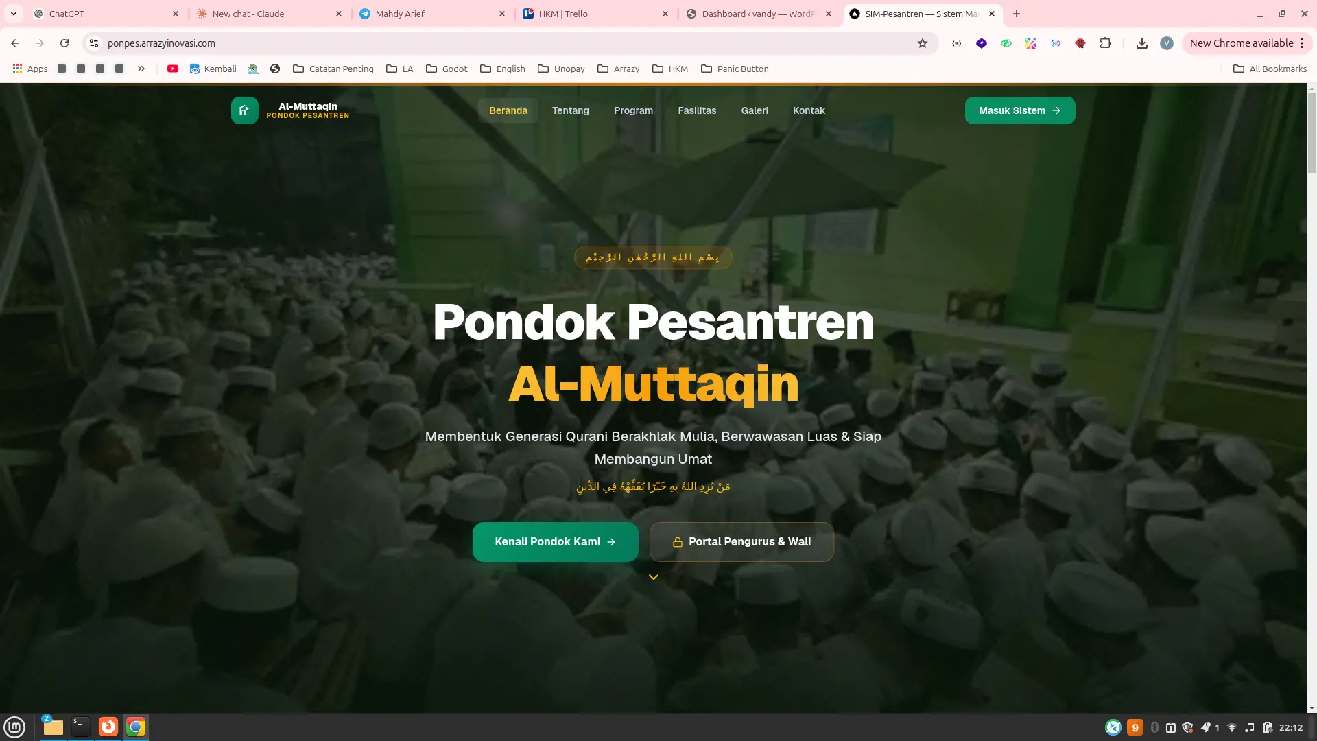 Halaman utama website publik Pondok Pesantren Al-Muttaqin dengan menu navigasi dan portal masuk pengurus & wali